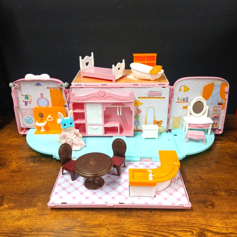RV Dollhouse Villa Koala Touring Car Camper, Incomplete